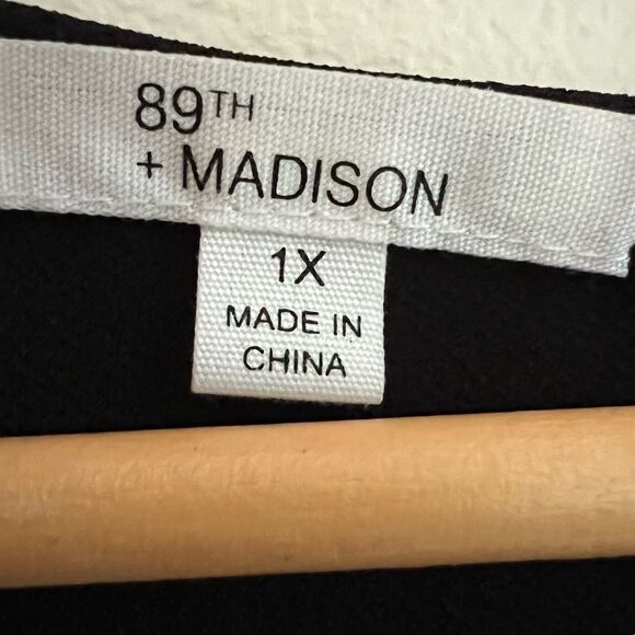 😊 3/$30 89th + Madison Cold Shoulder Top Size 1X EUC - Picture 3 of 9